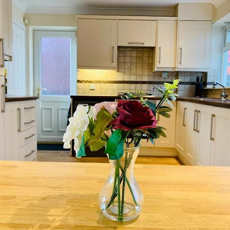 Homely Detached 3 Bedroom House Near Sheffield Rotherham Exterior photo