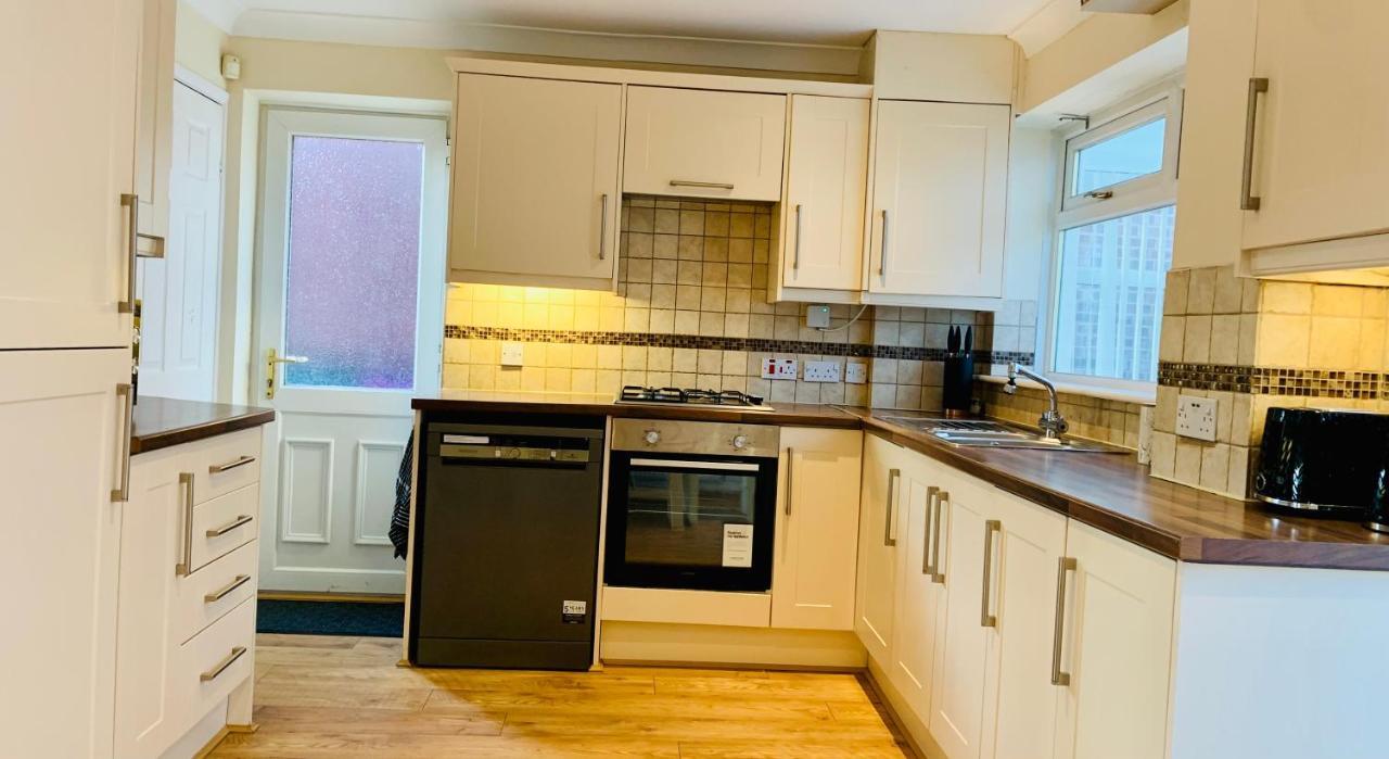 Homely Detached 3 Bedroom House Near Sheffield Rotherham Exterior photo