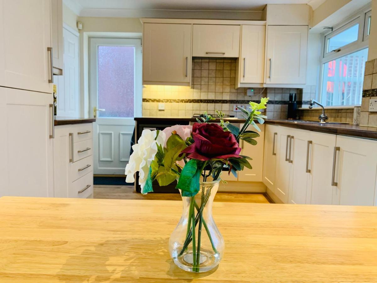 Homely Detached 3 Bedroom House Near Sheffield Rotherham Exterior photo